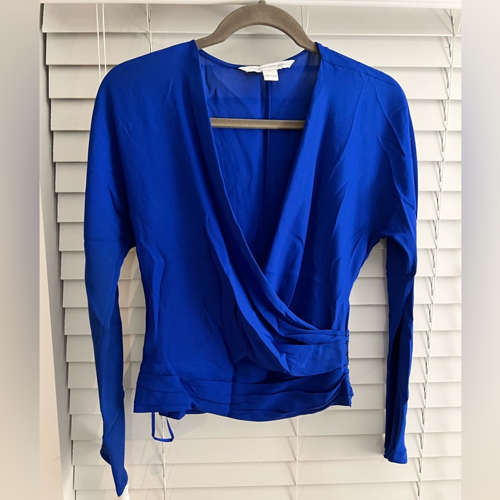 diane von furstenberg ruched wrap top with button side, blue, size 2